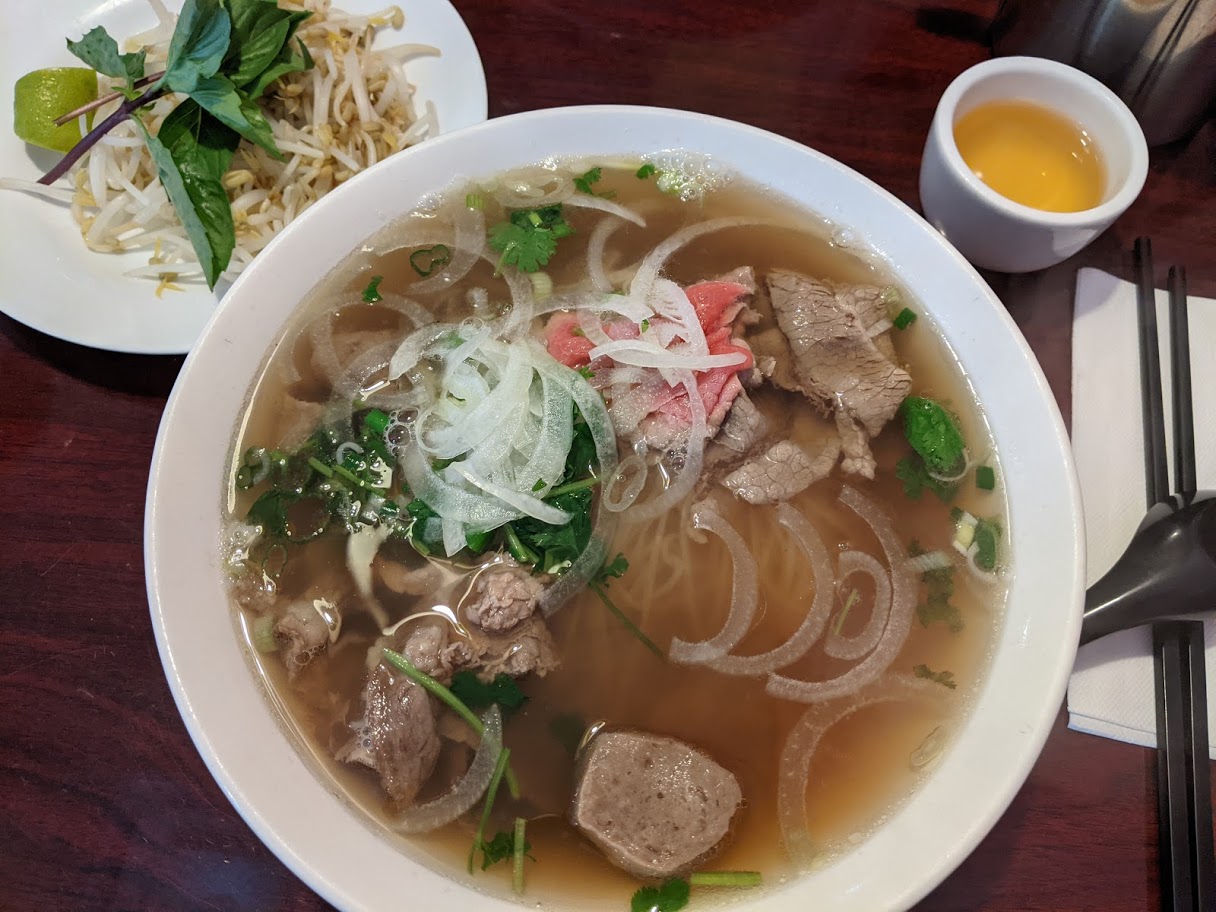 Pho Toan Thang - Curiously Carmen